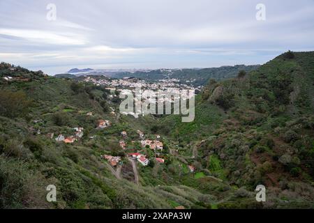 Vue vers la ville historique de Teror depuis le point de vue à Gran Canaria, îles Canaries, Espagne Banque D'Images