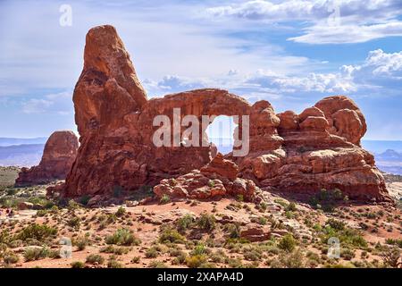 Arches National Park, Utah, États-Unis d'Amérique - 8 juin 2024 : formation rocheuse dans l'état américain de l'Utah Turret Arch dans le désert *** Felsformation im US-Bundesstaat Utah Turret Arch in der Wüste Banque D'Images