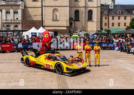 Le Mans, France, 08 juin 2024 #83 Ferrari AF Corse (ITA) Ferrari 499P (HY) - Robert Kubica (POL) / Robert Shwartzman (ISR) / Yifei Ye (CHN) pendant la Banque D'Images