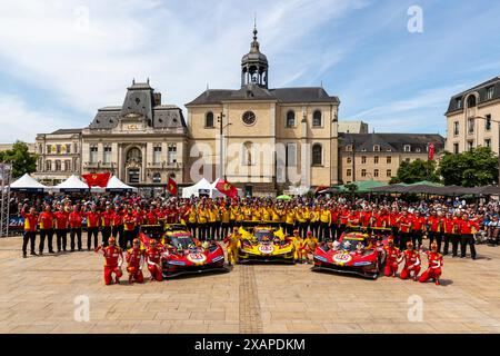 Le Mans, France, 08 juin 2024 Team Picture Ferrari/AF Corse (Ferrari 499P Hypercar #50, 51 et 83) lors de la 92ème édition des 24 heures du Mans, 4t Banque D'Images