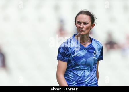 Birmingham, Royaume-Uni. 08 juin 2024. Sophia Turner se prépare à jouer lors de la Charlotte Edwards Cup match entre Central Sparks et Northern Diamonds à Edgbaston Cricket Ground, Birmingham, Angleterre, le 8 juin 2024. Photo de Stuart Leggett. Utilisation éditoriale uniquement, licence requise pour une utilisation commerciale. Aucune utilisation dans les Paris, les jeux ou les publications d'un club/ligue/joueur. Crédit : UK Sports pics Ltd/Alamy Live News Banque D'Images