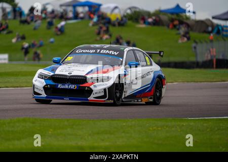 Colin Turkington 20 Team BMW lors du BTCC sur le circuit de Thruxton, Andover, Royaume-Uni le 8 juin 2024. Photo de Chris Williams. Utilisation éditoriale uniquement, licence requise pour une utilisation commerciale. Aucune utilisation dans les Paris, les jeux ou les publications d'un club/ligue/joueur. Crédit : UK Sports pics Ltd/Alamy Live News Banque D'Images