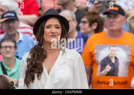 Mayence Saengerin Daniela Alfinito beim ZDF-Fernsehgarten AM 26.05.2024 à Mayence *** Mayence chanteuse Daniela Alfinito à la ZDF Fernsehgarten le 26 05 2024 à Mayence Copyright : xEibner-Pressefoto/GerhardxWingenderx EP GWR Banque D'Images