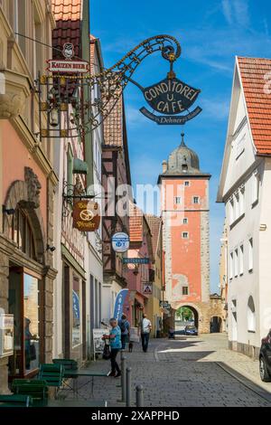 Die historische Altstadt von Ochsenfurt in Unterfranken am main Die historische Altstadt von Ochsenfurt in Unterfranken am main mit malerischen Gebäuden innerhalb der Stadtmauer Ochsenfurt Bayern Deutschland *** la vieille ville historique d'Ochsenfurt en basse-Franconie sur le main la vieille ville historique d'Ochsenfurt en basse-Franconie sur le main avec des bâtiments pittoresques dans les murs de la ville Ochsenfurt Bavière Allemagne Banque D'Images