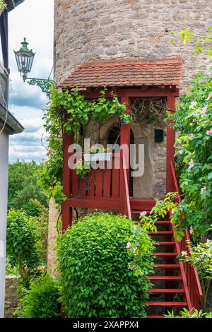 Die historische Altstadt von Dettelbach am main in Unterfranken Die historische Altstadt von Dettelbach am main in Unterfranken mit malerischen Gebäuden innerhalb der Stadtmauer Dettelbach Bayern Deutschland *** la vieille ville historique de Dettelbach am main en basse-Franconie vieille ville historique de Dettelbach am main en basse-Franconie avec des bâtiments pittoresques dans les murs de la ville Dettelbach Bavière Allemagne Banque D'Images