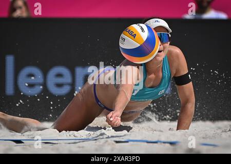 Ostrava, République tchèque. 08 juin 2024. Barbora Hermannova tchèque en action lors du Pro Tour Ostrava match Barbora Hermannova, Marie-Sara Stochlova de la République tchèque vs Ana Patricia Silva Ramos, Eduarda Santos Lisboa (Duda Lisboa) du Brésil à Ostrava, République tchèque, le 8 juin 2024. Crédit : Jaroslav Ozana/CTK photo/Alamy Live News Banque D'Images