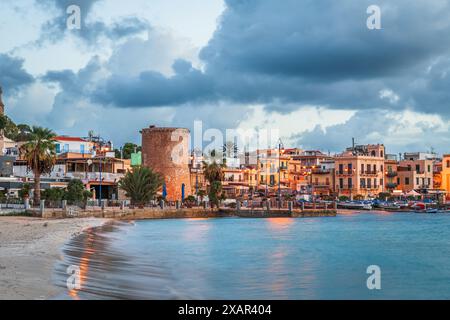 Palerme, Sicile, Italie dans le Mondello sur la plage au crépuscule. Banque D'Images