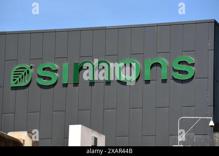 Ottawa, Canada – 1er juin 2024 : signez pour Simon's au Centre Rideau à Ottawa. Simons est une entreprise familiale fondée à Québec en 1840 AS Banque D'Images