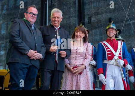 Eroeffnung des 866. Stadtgeburtstags mit Oberbuergermeister Dieter Reiter und der Muenchner Stadtwache , v, L. Clemens Baumgaertner, Dieter und Petra Reiter *** ouverture du 866e anniversaire de la ville avec le maire Dieter Reiter et la garde de Munich, de gauche à droite Clemens Baumgaertner, Dieter et Petra Reiter Banque D'Images