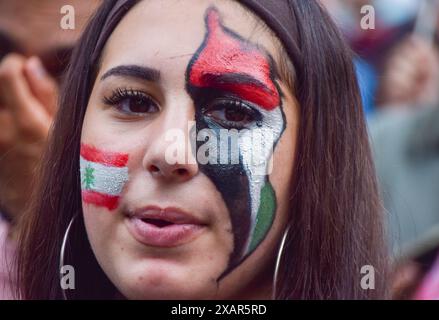 Londres, Angleterre, Royaume-Uni. 8 juin 2024. Un manifestant pro-palestinien. Des milliers de personnes ont défilé en solidarité avec la Palestine pour exiger un cessez-le-feu alors qu’Israël poursuit ses attaques contre Gaza. (Crédit image : © Vuk Valcic/ZUMA Press Wire) USAGE ÉDITORIAL SEULEMENT! Non destiné à UN USAGE commercial ! Banque D'Images