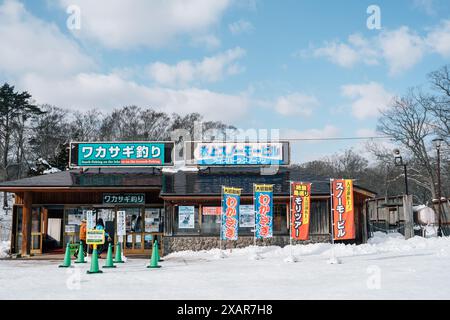 Hokkaido, Japon - 12 février 2024 : réception hivernale de loisirs dans le quasi-parc national d'Onuma Banque D'Images