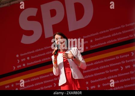 SPD Abschlusskundgebung zur Europawahl in Duisburg Spitzenkandidatin Katarina Barley BEI ihrer Rede beim Abschluss des Europawahlkampf der SPD , Duisbourg, 08.06.2024 Duisburg Nordrhein-Westfalen Deutschland *** rassemblement de clôture du SPD pour les élections européennes à Duisburg première candidate Katarina Barley lors de son discours à la fin de la campagne électorale européenne du SPDS , Duisburg, 08 06 2024 Duisburg Rhénanie du Nord-Westphalie Allemagne Banque D'Images