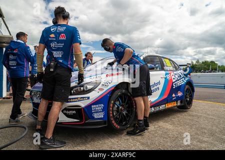 Tom Ingram 100 Excelr8 Motorsport Qualifying lors du BTCC sur le circuit de Thruxton, Andover, Royaume-Uni le 8 juin 2024. Photo de Chris Williams. Utilisation éditoriale uniquement, licence requise pour une utilisation commerciale. Aucune utilisation dans les Paris, les jeux ou les publications d'un club/ligue/joueur. Crédit : UK Sports pics Ltd/Alamy Live News Banque D'Images