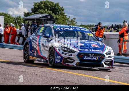 Tom Ingram 100 Excelr8 Motorsport Qualifying lors du BTCC sur le circuit de Thruxton, Andover, Royaume-Uni le 8 juin 2024. Photo de Chris Williams. Utilisation éditoriale uniquement, licence requise pour une utilisation commerciale. Aucune utilisation dans les Paris, les jeux ou les publications d'un club/ligue/joueur. Crédit : UK Sports pics Ltd/Alamy Live News Banque D'Images