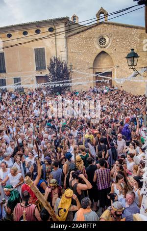 La Plaza de Sant Jordi, Moros y Cristianos, fiesta de la Patrona, Pollença, ,Majorque, Iles Baléares, Espagne. Banque D'Images