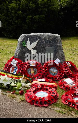 Le monument de la paix, après la cérémonie de dévoilement du 8 juin 2024 à Hythe, Kent, Royaume-Uni. Le dévoilement du monument a été fait par John Astor, troisième baron de Hever. Banque D'Images