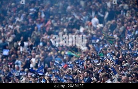 Twickenham, Royaume-Uni. 08 juin 2024. Finale de rugby Gallagher Premiership. Northampton Saints V Bath Rugby. Stade de Twickenham. Twickenham. Supporters de Bath lors de la finale de rugby Gallagher Premiership entre les Northampton Saints et Bath Rugby. Crédit : Sport in Pictures/Alamy Live News Banque D'Images