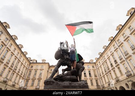 Corteo cittadino per il Cessate il Fuoco a Gaza - tous les yeux tournés vers Rafah a Torino, Italie. Samedi 8 giugno 2024 - manifestation pour le cessez-le-feu à Gaza - tous les yeux tournés vers Rafah à Turin, Italie. Samedi 8 juin 2024 (photo Matteo SECCI/LaPresse) crédit : LaPresse/Alamy Live News Banque D'Images