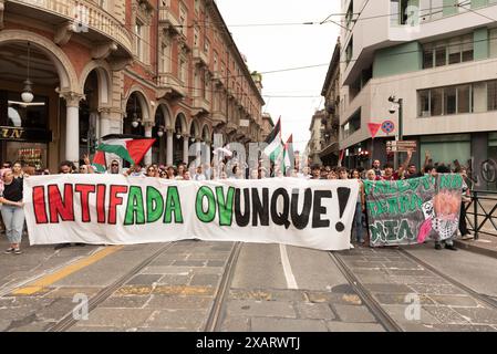 Corteo cittadino per il Cessate il Fuoco a Gaza - tous les yeux tournés vers Rafah a Torino, Italie. Samedi 8 giugno 2024 - manifestation pour le cessez-le-feu à Gaza - tous les yeux tournés vers Rafah à Turin, Italie. Samedi 8 juin 2024 (photo Matteo SECCI/LaPresse) crédit : LaPresse/Alamy Live News Banque D'Images