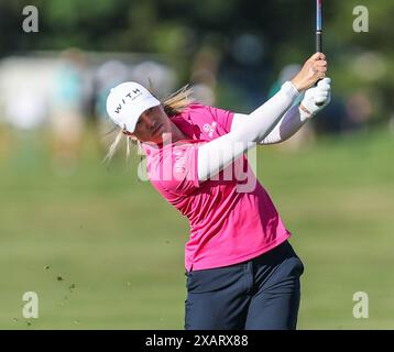 Galloway, NJ, États-Unis. 8 juin 2024. Matilda Castren de Finlande frappe son tir d'approche lors du ShopRite LPGA Classic à Galloway, NJ Mike Langish/CSM/Alamy Live News Banque D'Images