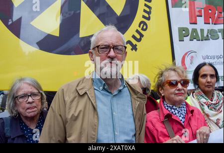 Londres, Royaume-Uni. 08 juin 2024. Jeremy Corbyn, ancien chef du Parti travailliste et actuel candidat indépendant pour Islington-Nord, participe à la marche. Des milliers de personnes ont défilé en solidarité avec la Palestine pour exiger un cessez-le-feu alors qu’Israël poursuit ses attaques contre Gaza. (Photo de Vuk Valcic/SOPA images/SIPA USA) crédit : SIPA USA/Alamy Live News Banque D'Images