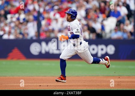 Francisco Lindor des Philadelphia Phillies en action le premier jour du match de la MLB London Series au stade de Londres. Date de la photo : samedi 8 juin 2024. Banque D'Images