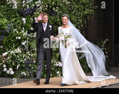 Chester, Angleterre. ROYAUME-UNI. 07 juin 2024. Hugh Grosvenor, duc de Westminster et son épouse Olivia Grosvenor, duchesse de Westminster quittent la cathédrale de Chester Banque D'Images