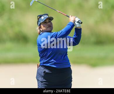 Galloway, NJ, États-Unis. 8 juin 2024. Lizette Salas de Californie a frappé son tir d'approche lors du ShopRite LPGA Classic à Galloway, NJ Mike Langish/CSM/Alamy Live News Banque D'Images