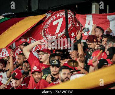 Caxias do Sul, Brésil. 09 juin 2024. RS - CAXIAS DO SUL - 06/08/2024 - CUP SUL-AMERICANA 2024, INTERNACIONAL x DELFIN - fans de l'Internacional lors d'un match contre Delfin au stade Alfredo Jaconi pour le championnat Copa Sudamericana 2024. Photo : Giancarlo Santorum/AGIF (photo : Giancarlo Santorum/AGIF/SIPA USA) crédit : SIPA USA/Alamy Live News Banque D'Images