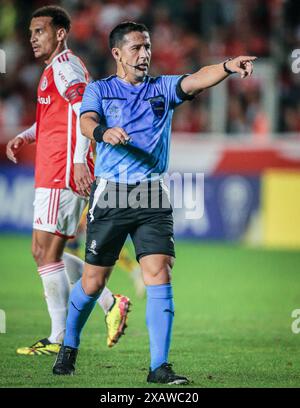 Caxias do Sul, Brésil. 09 juin 2024. RS - CAXIAS DO SUL - 06/08/2024 - CUP SUL-AMERICANA 2024, INTERNACIONAL x DELFIN - arbitre Felipe Gonzalez lors du match entre Internacional et Delfin au stade Alfredo Jaconi pour le championnat Copa Sul-Americana 2024. Photo : Giancarlo Santorum/AGIF (photo : Giancarlo Santorum/AGIF/SIPA USA) crédit : SIPA USA/Alamy Live News Banque D'Images