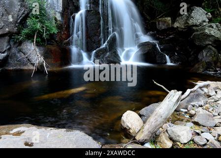 Cascade de Fondos dans le conseil de Chantada, Lugo, Espagne Banque D'Images