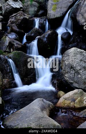 Cascade de Fondos dans le conseil de Chantada, Lugo, Espagne Banque D'Images