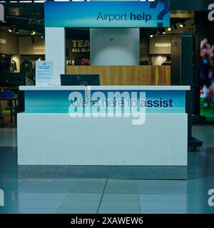 Aéroport d'Auckland, Auckland, île du Nord, Aotearoa / Nouvelle-Zélande. Un service d'assistance sans personnel à l'aéroport d'Auckland le 12 septembre 2023 : typique des aéroports Banque D'Images