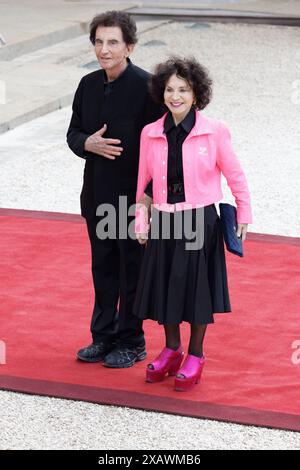Paris, France. 8 juin 2024. Jack Lang et son épouse Monique Buczynski   le président français Emmanuel Macron et son épouse Brigitte Macron accueillent le président américain Joe Biden et son épouse Jill Biden pour un dîner d'État le 8 juin 2024 au palais présidentiel de l'Elysée à Paris, en France. Crédit : Bernard Menigault/Alamy Live News Banque D'Images
