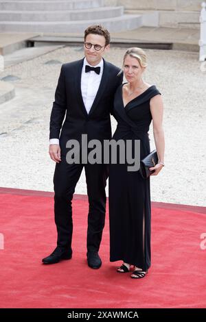 Paris, France. 8 juin 2024. Laurent Macron, frère d'Emmanuel Macron, et son épouse Sabine   le président français Emmanuel Macron et son épouse Brigitte Macron accueillent le président américain Joe Biden et son épouse Jill Biden pour un dîner d'État le 8 juin 2024 au palais présidentiel de l'Elysée à Paris, en France. Crédit : Bernard Menigault/Alamy Live News Banque D'Images