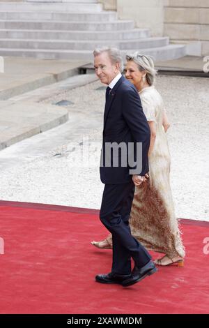 Paris, France. 8 juin 2024. Bernard Arnault et son épouse Hélène Mercier-Arnault   le président français Emmanuel Macron et son épouse Brigitte Macron accueillent le président américain Joe Biden et son épouse Jill Biden pour un dîner d'État le 8 juin 2024 au palais présidentiel de l'Elysée à Paris, en France. Crédit : Bernard Menigault/Alamy Live News Banque D'Images