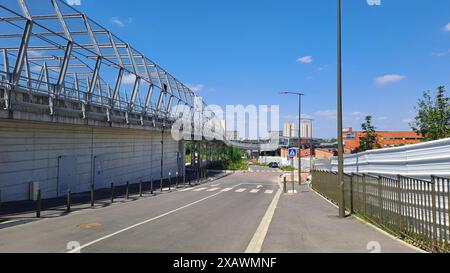 Le 13 juin, l’extension de la ligne 11 du métro parisien sera inaugurée, avec six nouvelles stations et un terminus à Rosny-sous-bois, dont Coteau Banque D'Images