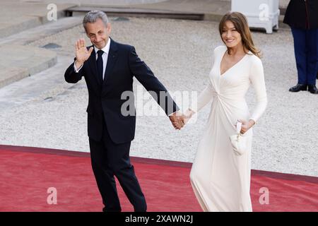 Paris, France. 8 juin 2024. Nicolas Sarkozy et Carla Bruni   le président français Emmanuel Macron et son épouse Brigitte Macron accueillent le président américain Joe Biden et son épouse Jill Biden pour un dîner d'État le 8 juin 2024 au palais présidentiel de l'Elysée à Paris, en France. Crédit : Bernard Menigault/Alamy Live News Banque D'Images