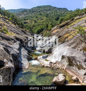 Los Pilones, piscinas naturales en el Valle del Jerte, en la Garganta de los Infiernos, son un espectáculo Natural. Cáceres, España Banque D'Images