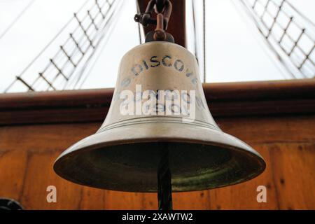 RRS Discovery, Dundee. Cloche du navire. Banque D'Images