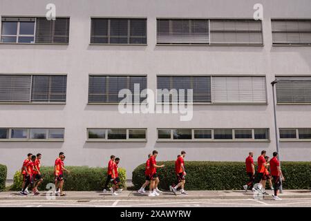 BRATISLAVA, Slovaquie. 09 juin 2024. Équipe du pays de Galles lors d'une marche par équipe avant le match amical international entre la Slovaquie et Cymru au stade d'Anton Malatinský, Slovaquie, le 9 juin. (Photo by John Smith/FAW) crédit : Football Association of Wales/Alamy Live News crédit : Football Association of Wales/Alamy Live News Banque D'Images