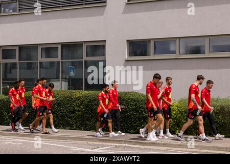 BRATISLAVA, Slovaquie. 09 juin 2024. Équipe du pays de Galles lors d'une marche par équipe avant le match amical international entre la Slovaquie et Cymru au stade d'Anton Malatinský, Slovaquie, le 9 juin. (Photo by John Smith/FAW) crédit : Football Association of Wales/Alamy Live News crédit : Football Association of Wales/Alamy Live News Banque D'Images