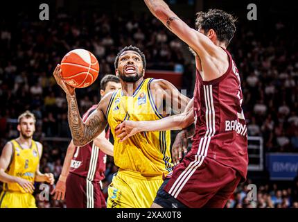 Sterling Brown #0 von Alba Berlin FC Bayern Muenchen vs Alba Berlin Easy Credit BBL saison 2023/24 Playoffs finale 1.Spiel 08.06.2024 BMW Park Muenchen © diebilderwelt / Alamy Stock Banque D'Images