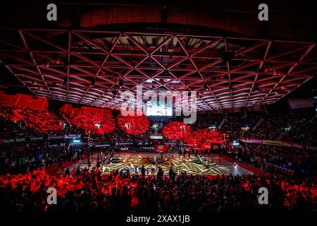 Begrüßung der Teams FC Bayern Muenchen vs Würzburg Baskets Easy Credit BBL saison 2023/24 Playoffs 2. Halbfinale 31.05.2024 BMW Park Muenchen © diebilderwelt / Alamy Stock Banque D'Images