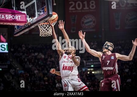 Javon Bess #20 von Wuerzburg Baskets, Niels Giffey, #7 von FC Bayern Muenchen FC Bayern Muenchen vs Würzburg Baskets Easy Credit BBL saison 2023/24 Playoffs 2. Halbfinale 31.05.2024 BMW Park Muenchen © diebilderwelt / Alamy Stock Banque D'Images