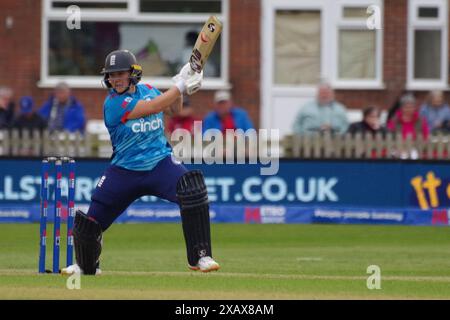 Derby, 23 mai 2024. Alice Capsey battant pour les femmes d'Angleterre contre le Pakistan dans un match international d'un jour de Metro Bank au County Ground, Derby. Crédit : Colin Edwards Banque D'Images