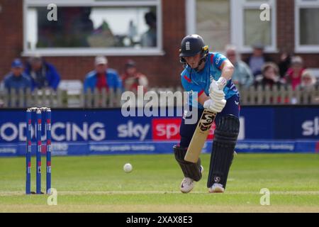 Derby, 23 mai 2024. Alice Capsey battant pour les femmes d'Angleterre contre le Pakistan dans un match international d'un jour de Metro Bank au County Ground, Derby. Crédit : Colin Edwards Banque D'Images