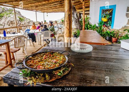 Paella majorquine, restaurant sa Foradada, Valldemossa, Parc naturel de la Sierra de Tramuntana, Majorque, Espagne. Banque D'Images