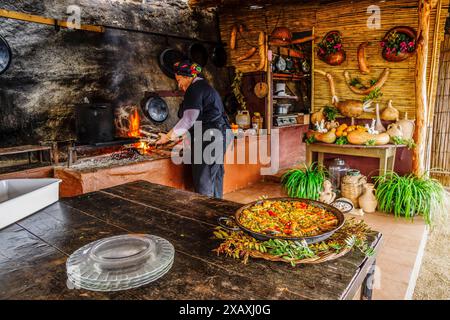 Paella majorquine, restaurant sa Foradada, Valldemossa, Parc naturel de la Sierra de Tramuntana, Majorque, Espagne. Banque D'Images