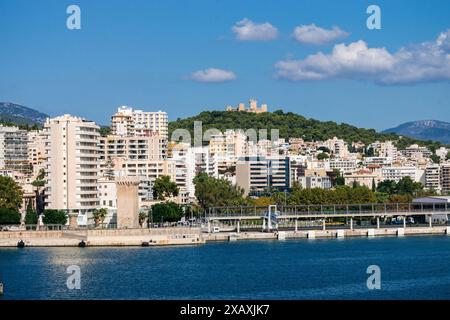 castillo de Bellver et puerto de Palma. Palma, Majorque, islas Baleares, Espagne Banque D'Images